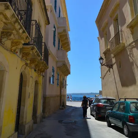 Livingston Ξενοδοχείο 4*